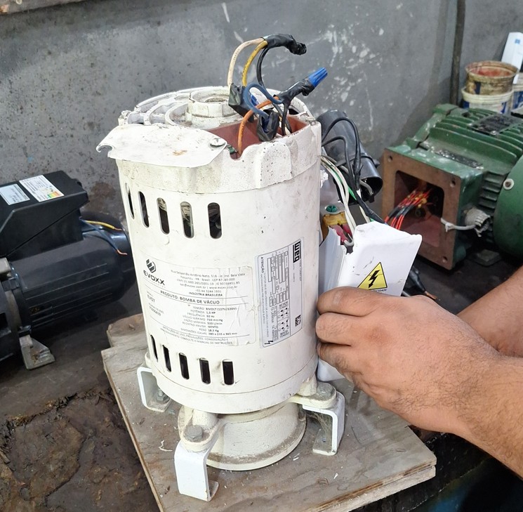 Reparo em bomba de vácuo odontológica